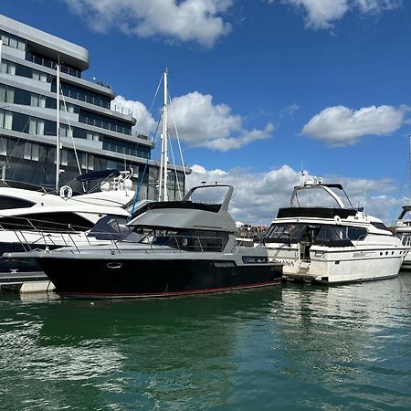 Yacht "X" - 44 Foot Modern Yacht On 5 Star Ocean Village Marina - Minutes Away From City Centre And Cruise Terminals, Free Parking ,Spa Package Available! Southampton Dış mekan fotoğraf