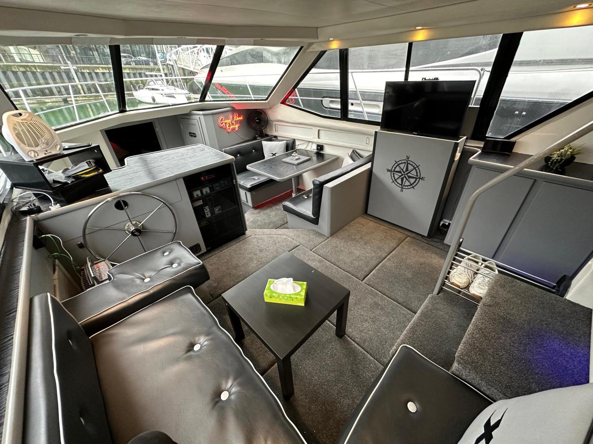 Yacht "X" - 44 Foot Modern Yacht On 5 Star Ocean Village Marina - Minutes Away From City Centre And Cruise Terminals, Free Parking ,Spa Package Available! Southampton Dış mekan fotoğraf