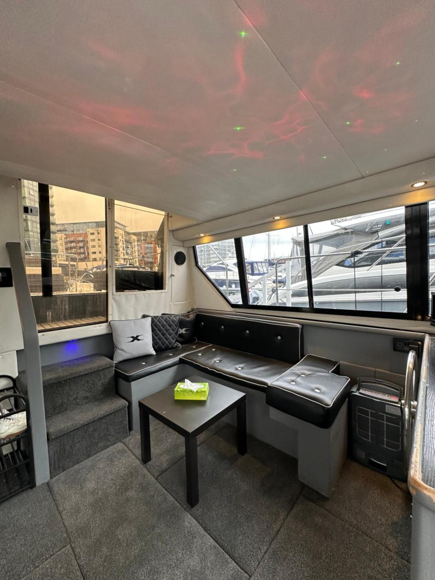 Yacht "X" - 44 Foot Modern Yacht On 5 Star Ocean Village Marina - Minutes Away From City Centre And Cruise Terminals, Free Parking ,Spa Package Available! Southampton Dış mekan fotoğraf